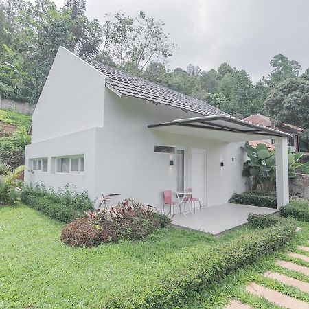 Reddoorz Resort Syariah Near D'Castello Ciater Subang Extérieur photo