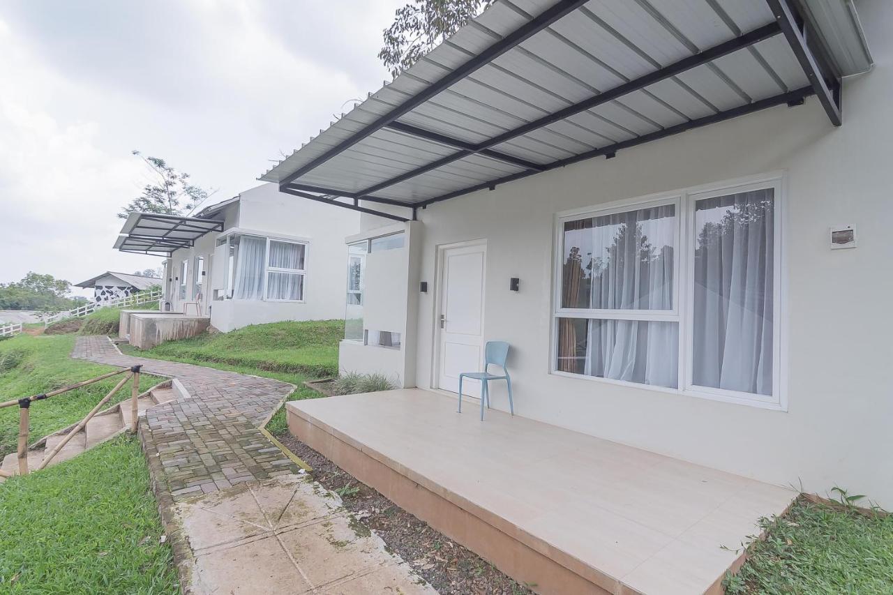 Reddoorz Resort Syariah Near D'Castello Ciater Subang Extérieur photo