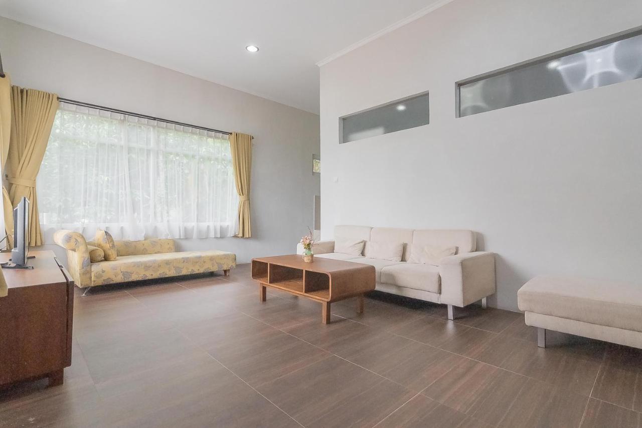 Reddoorz Resort Syariah Near D'Castello Ciater Subang Extérieur photo
