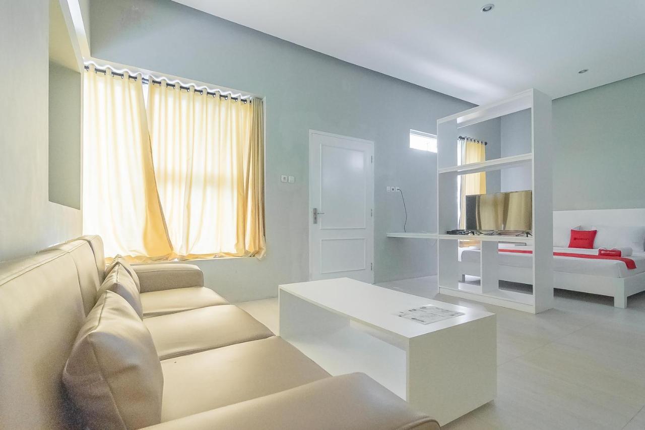 Reddoorz Resort Syariah Near D'Castello Ciater Subang Extérieur photo