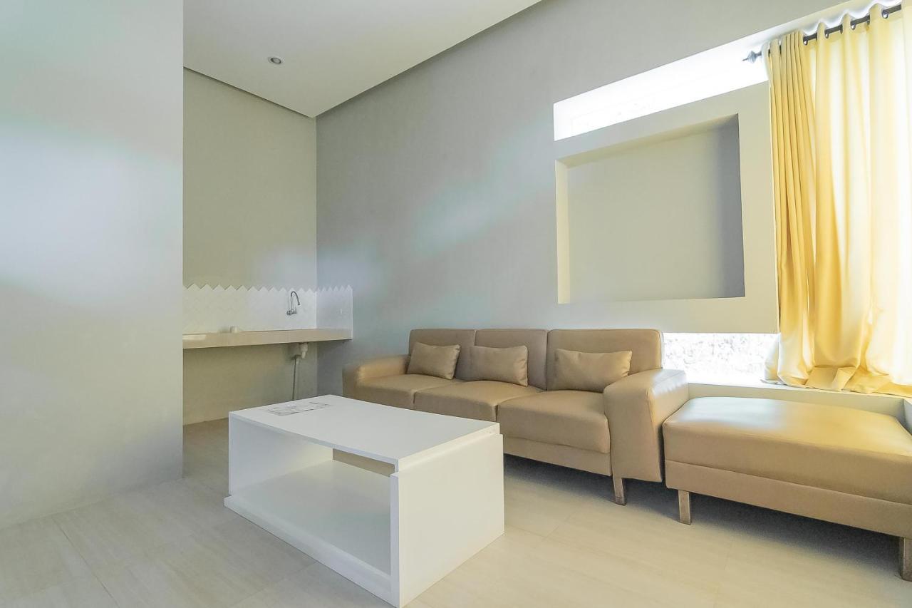 Reddoorz Resort Syariah Near D'Castello Ciater Subang Extérieur photo