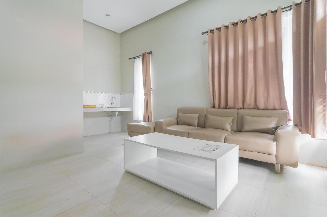 Reddoorz Resort Syariah Near D'Castello Ciater Subang Extérieur photo