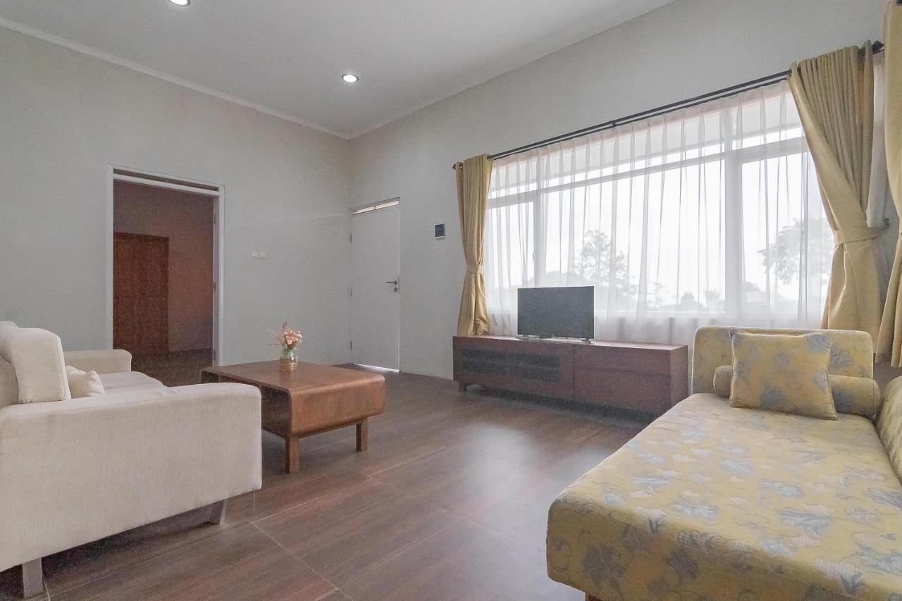 Reddoorz Resort Syariah Near D'Castello Ciater Subang Extérieur photo
