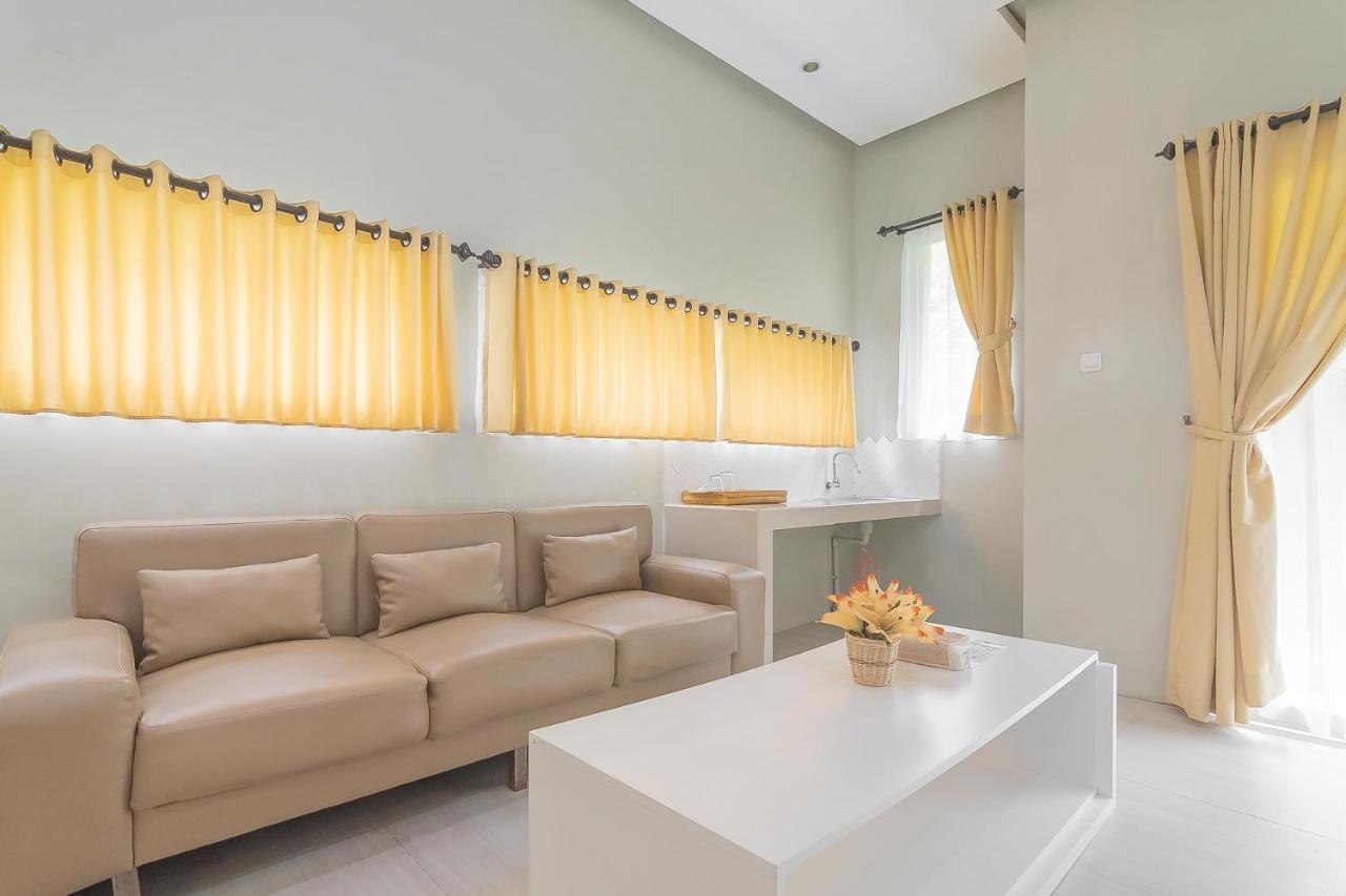Reddoorz Resort Syariah Near D'Castello Ciater Subang Extérieur photo