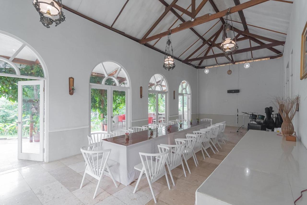Reddoorz Resort Syariah Near D'Castello Ciater Subang Extérieur photo
