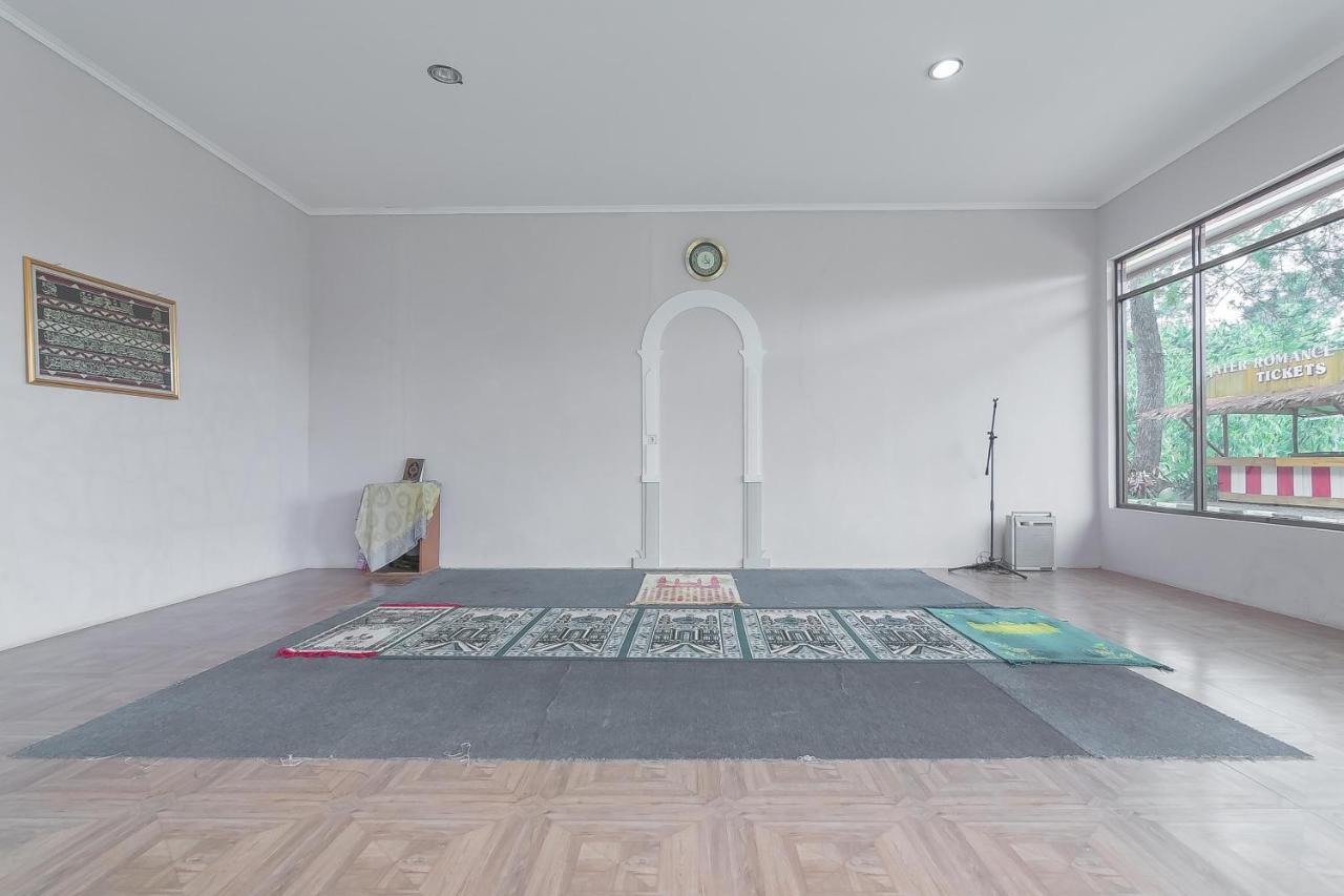 Reddoorz Resort Syariah Near D'Castello Ciater Subang Extérieur photo